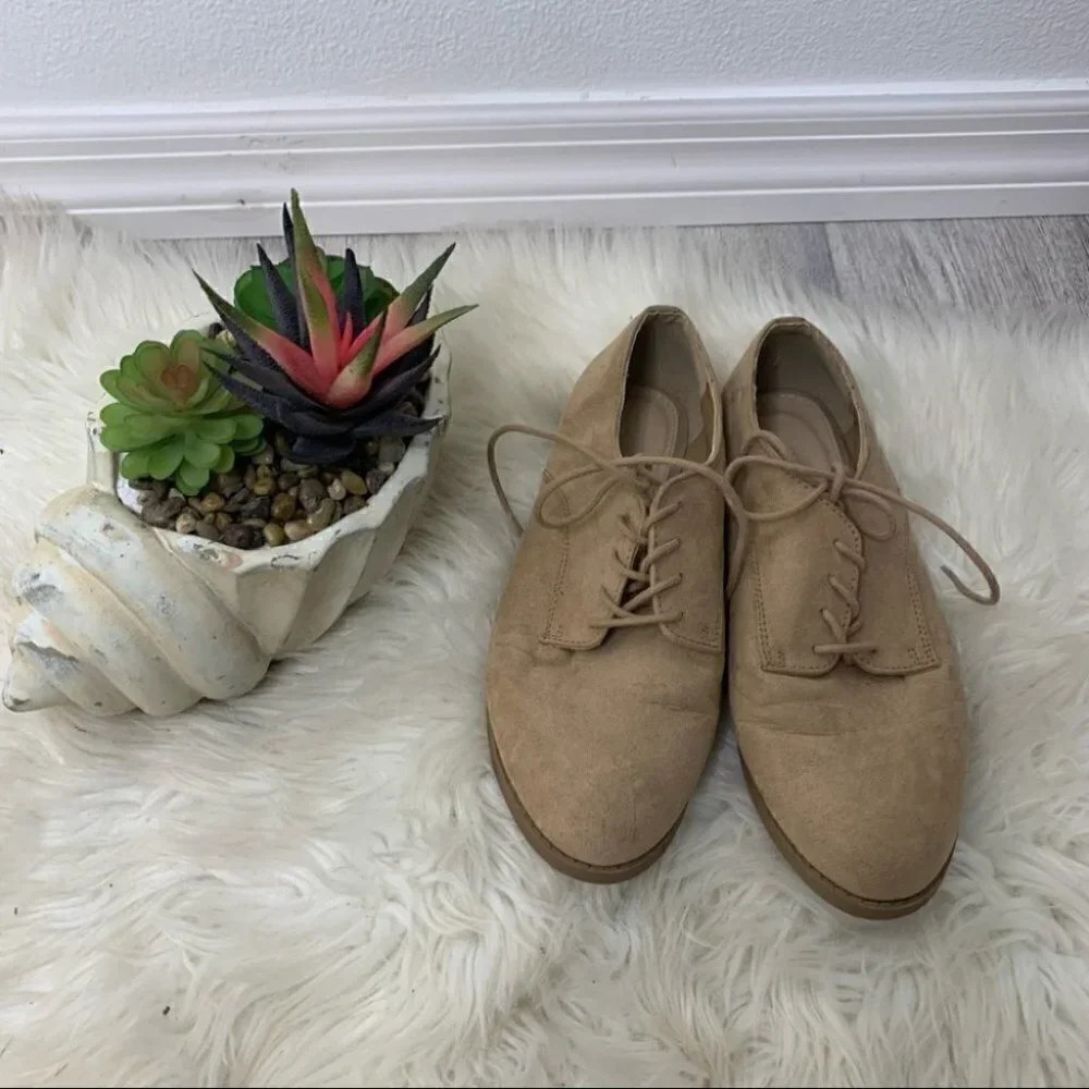 Women’s basic Forever 21 faux suede tan loafer 8